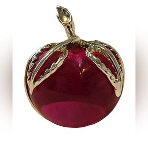 Vintage 1972 Sarah Coventry apple broach